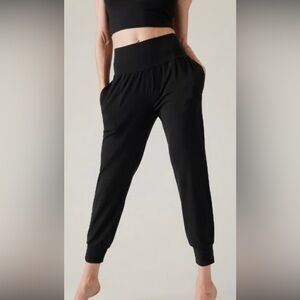 Athleta salutation jogger in powervita material. Size XS tall.